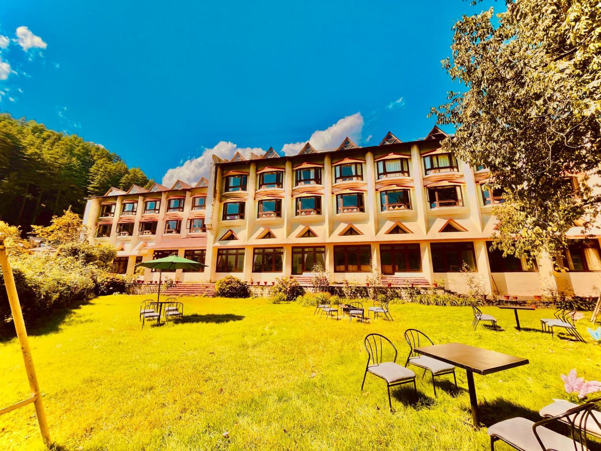 Sagar !! Mountain View ! Luxury ! Family ! Private Parking ! Near Mall Road Apartment