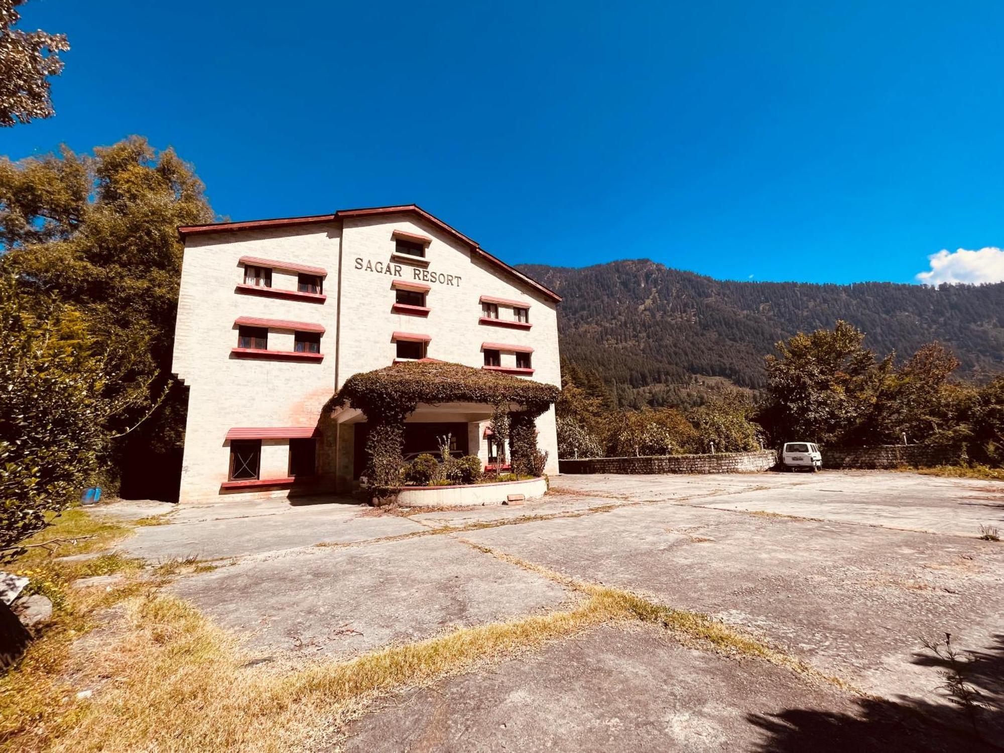 Sagar !! Mountain View ! Luxury ! Family ! Private Parking ! Near Mall Road Apartment *