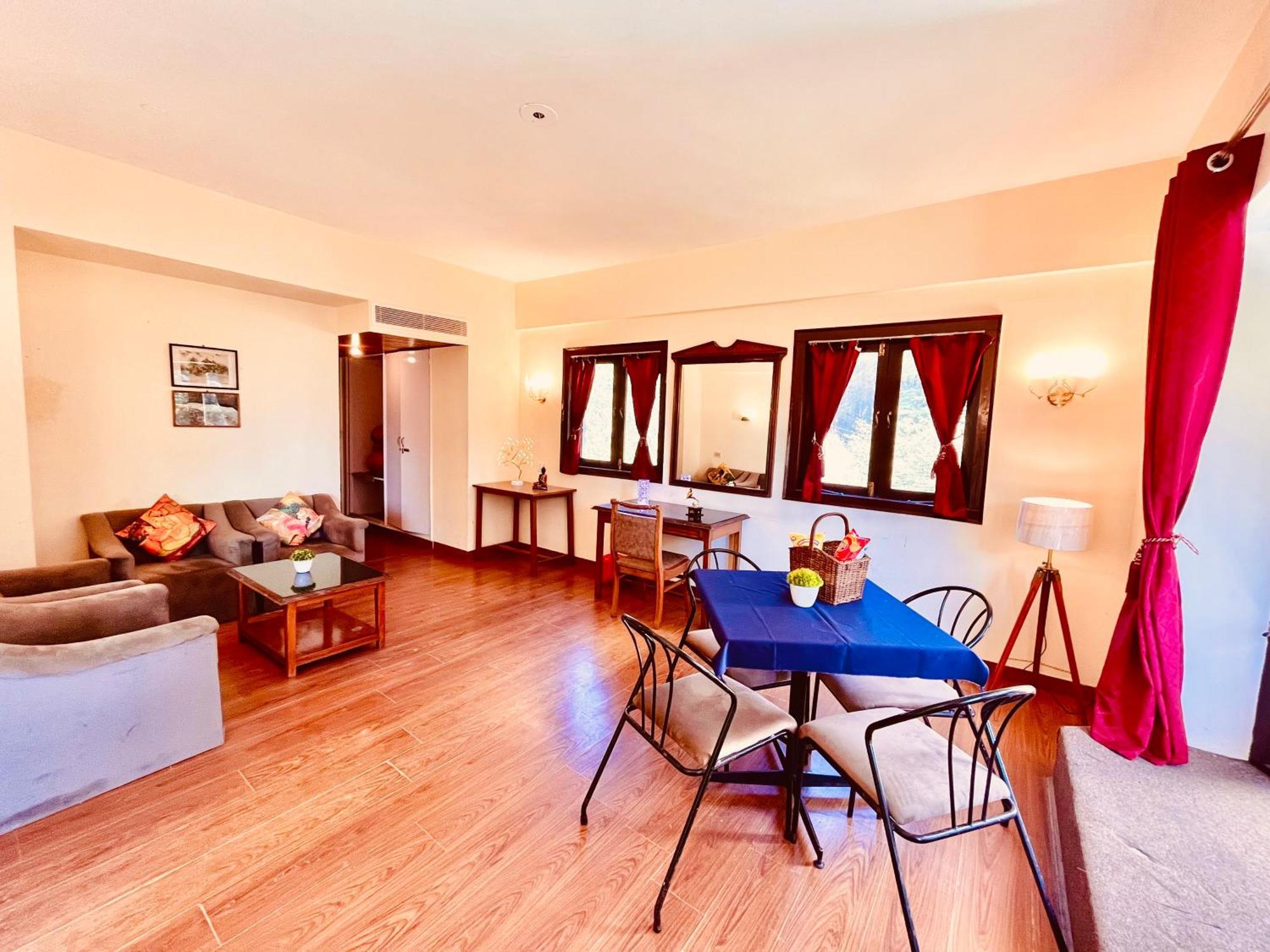 Sagar !! Mountain View ! Luxury ! Family ! Private Parking ! Near Mall Road Apartment