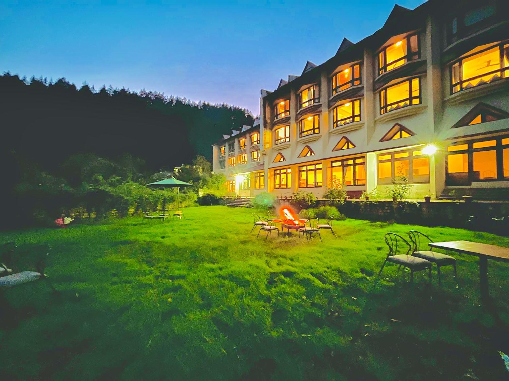 Sagar !! Mountain View ! Luxury ! Family ! Private Parking ! Near Mall Road Apartment *