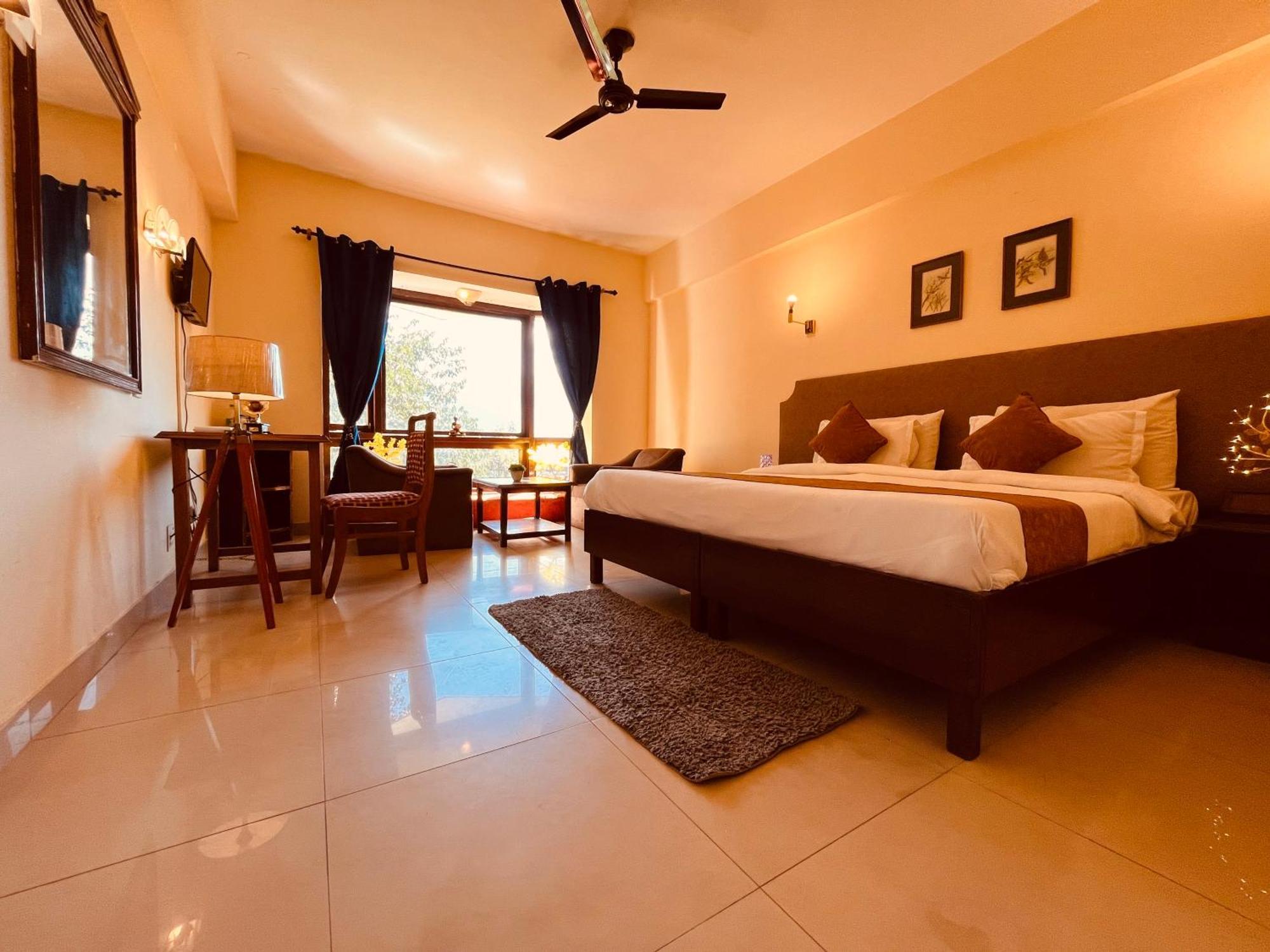 Sagar !! Mountain View ! Luxury ! Family ! Private Parking ! Near Mall Road Manali (Himachal Pradesh)