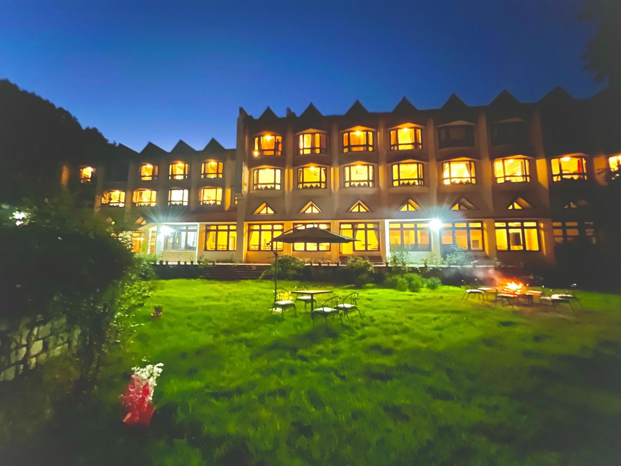 Apartment Sagar !! Mountain View ! Luxury ! Family ! Private Parking ! Near Mall Road *